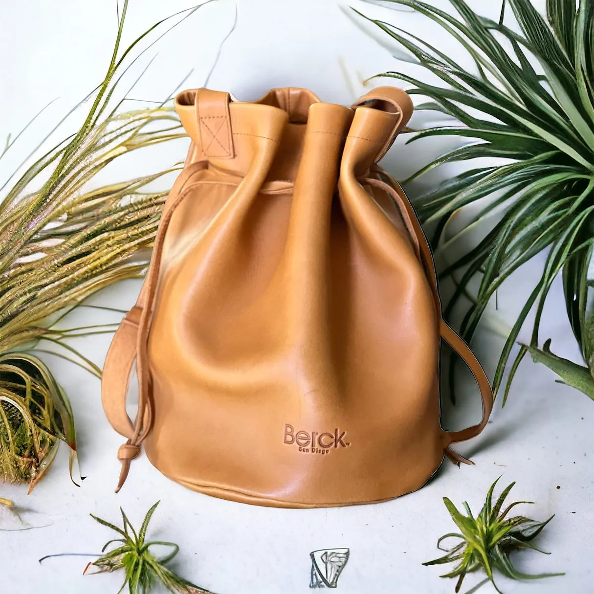 KIMMY B Bucket Bag - LEATHER