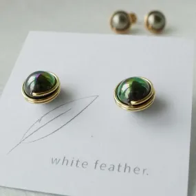 Peacock Black Shell Pearl Earstuds (Large) / 14k Gold-filled